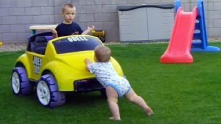 Funny Babies Car Accidents – TRY NOT TO LAUGH At Toddlers Driving Power Wheels